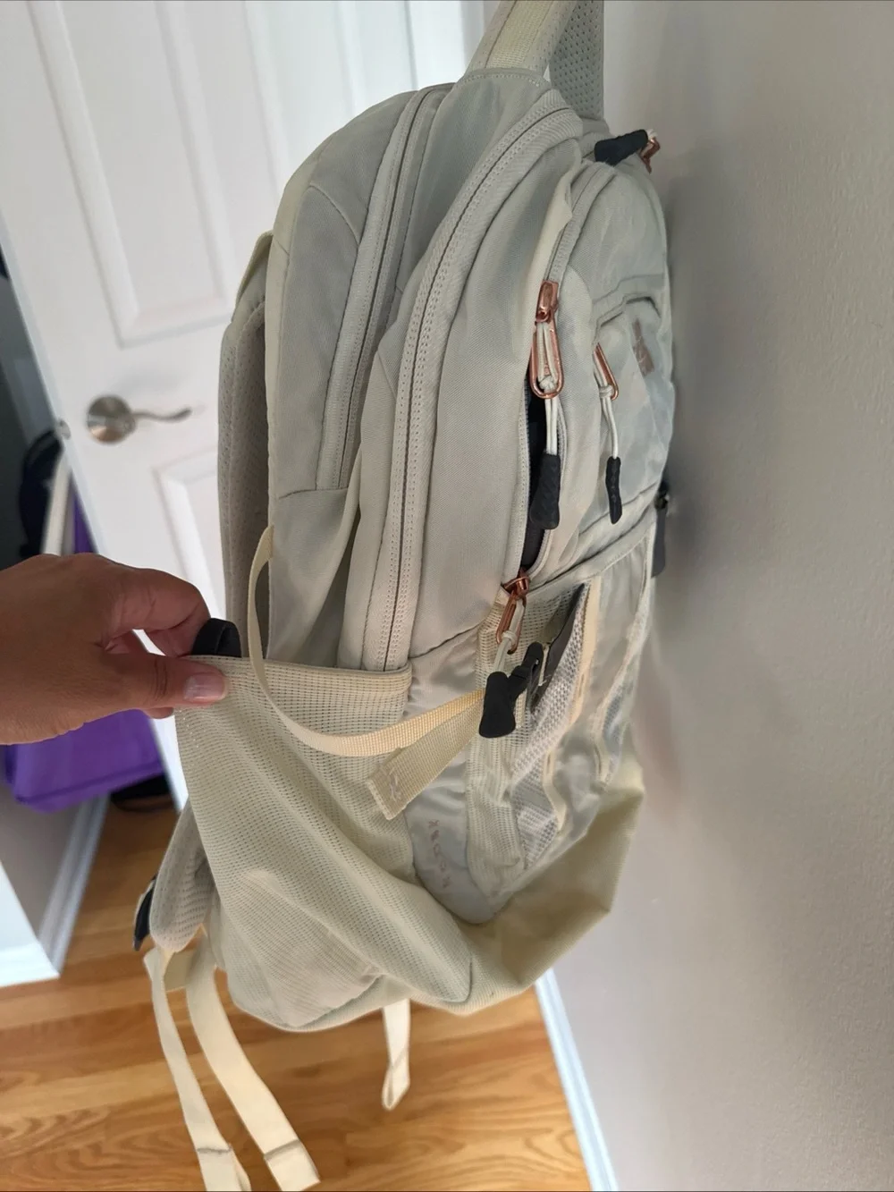 North Face Recon Luxe Women’s Backpack!  cream w/ rose gold metallic accents